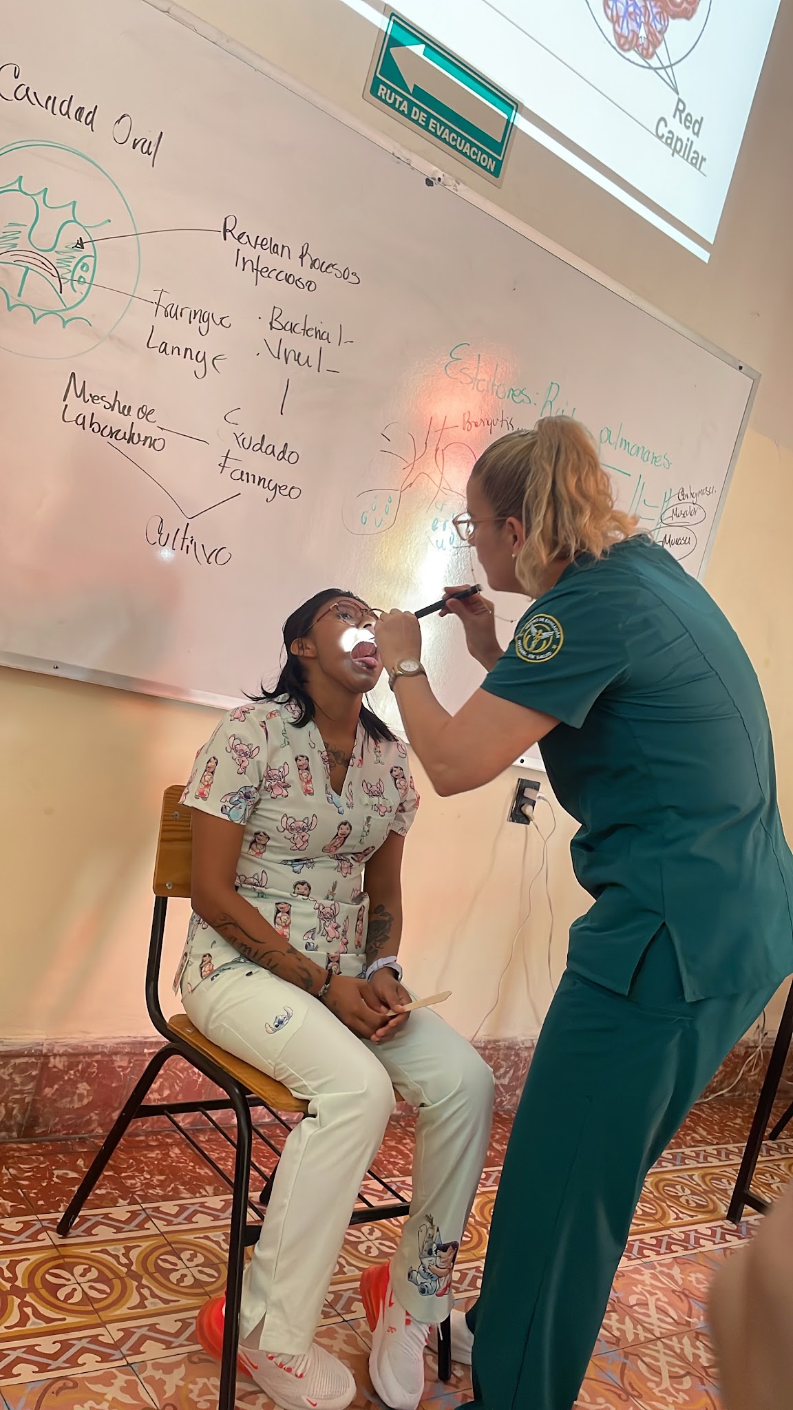 Práctica de formación en salud oral en CEISalud Puebla